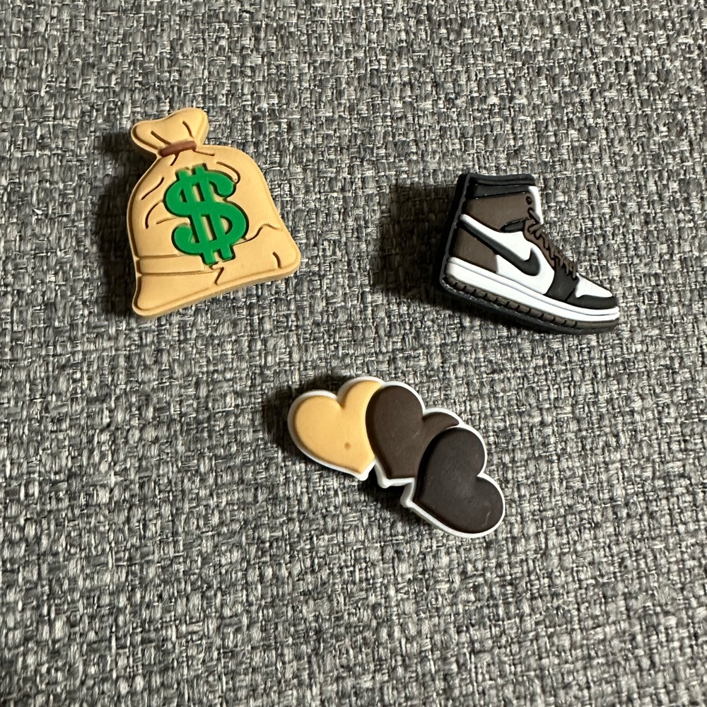 SET OF 3 Jibbitz for Crocs • Brown 🤎